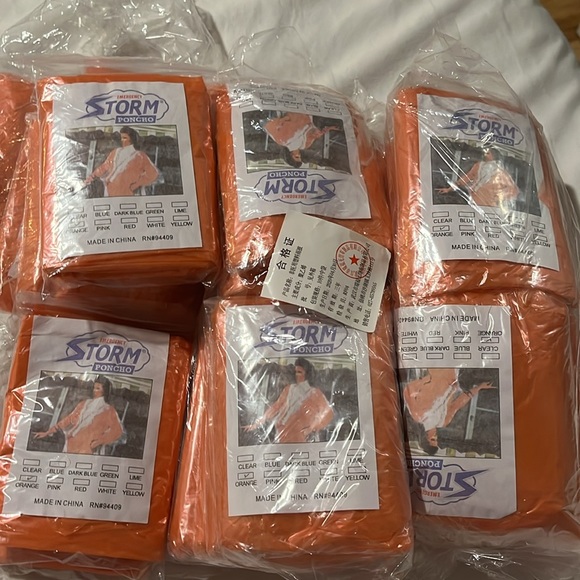 18 PACK - EMERGENCY STORM PONCHOS ORANGE ONE SIZE UNISEX RAIN COAT DISPOSABLE - Picture 2 of 2